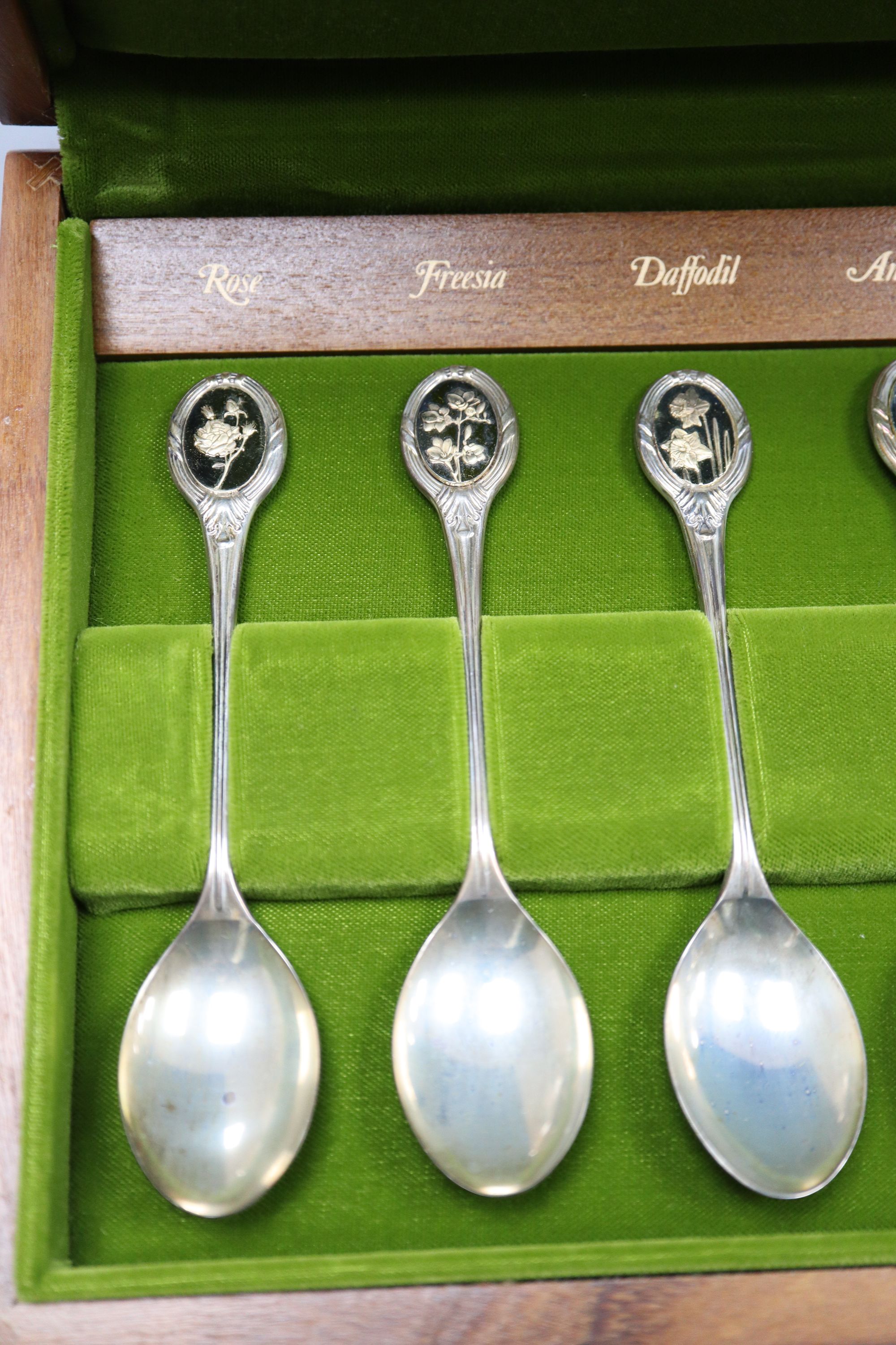 A modern cased set of twelve RHS parcel gilt silver flower spoon set.